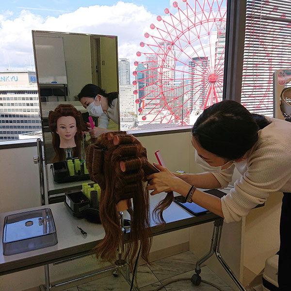 ヘアメイクの授業が終了し、神奈川に帰られる前にヘアの自主レッスン