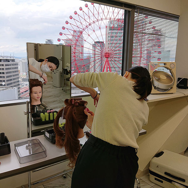 ヘアメイクの授業が終了し、神奈川に帰られる前にヘアの自主レッスン