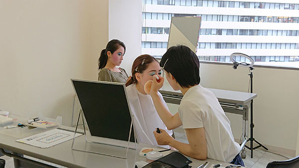 ８月に開催されるバレエの発表会のメイクレッスン