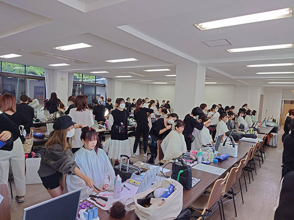 京都にある東寺（世界遺産）にて着物ファッションショーが開催されました