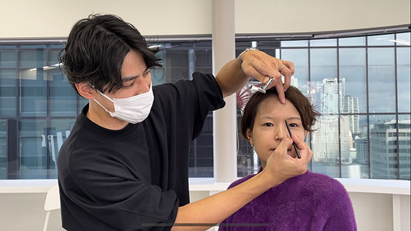 卒業生で活躍されている RMK MAKE UP ARTIST和田　晃輔氏のメイクアップ講座
