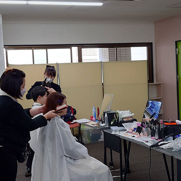 大阪青山大学でリクルート撮影のヘアメイク