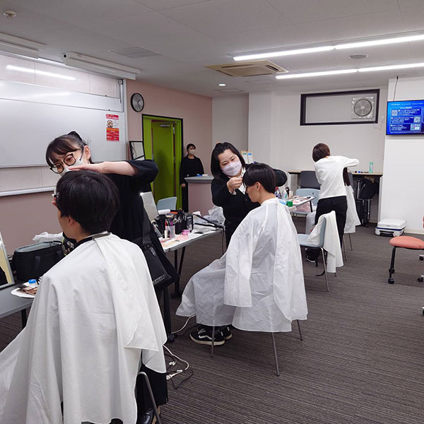 大阪青山大学でリクルート撮影のヘアメイク