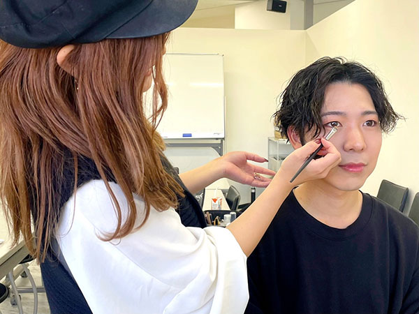 ヘアメイクプロフェッショナルコース メンズメイク