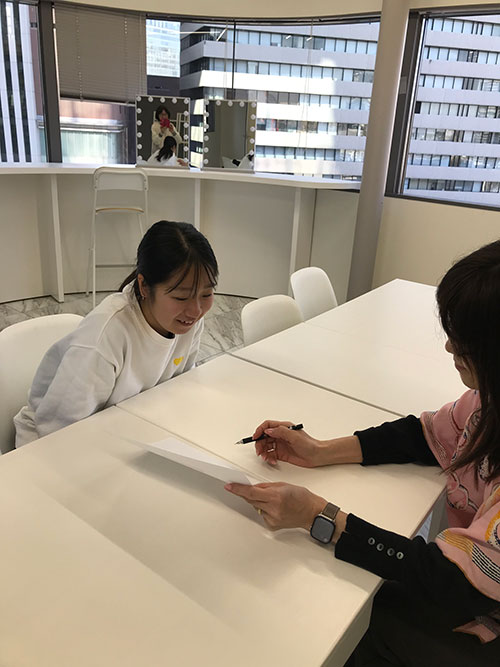 学院をスキルアップコース卒業後にヘアメイクのお仕事をされているKさん…