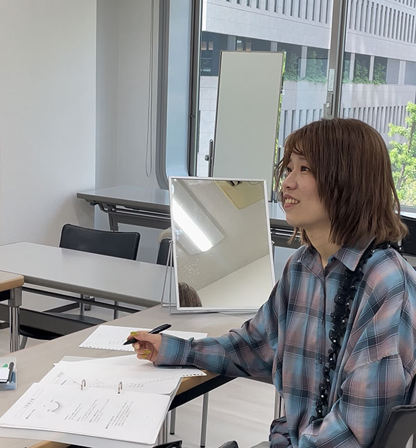 「アイブロー、アイポイント、チーク、リップ」の講義授業でした