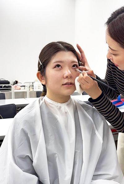 話題の韓国風メイクにトライ